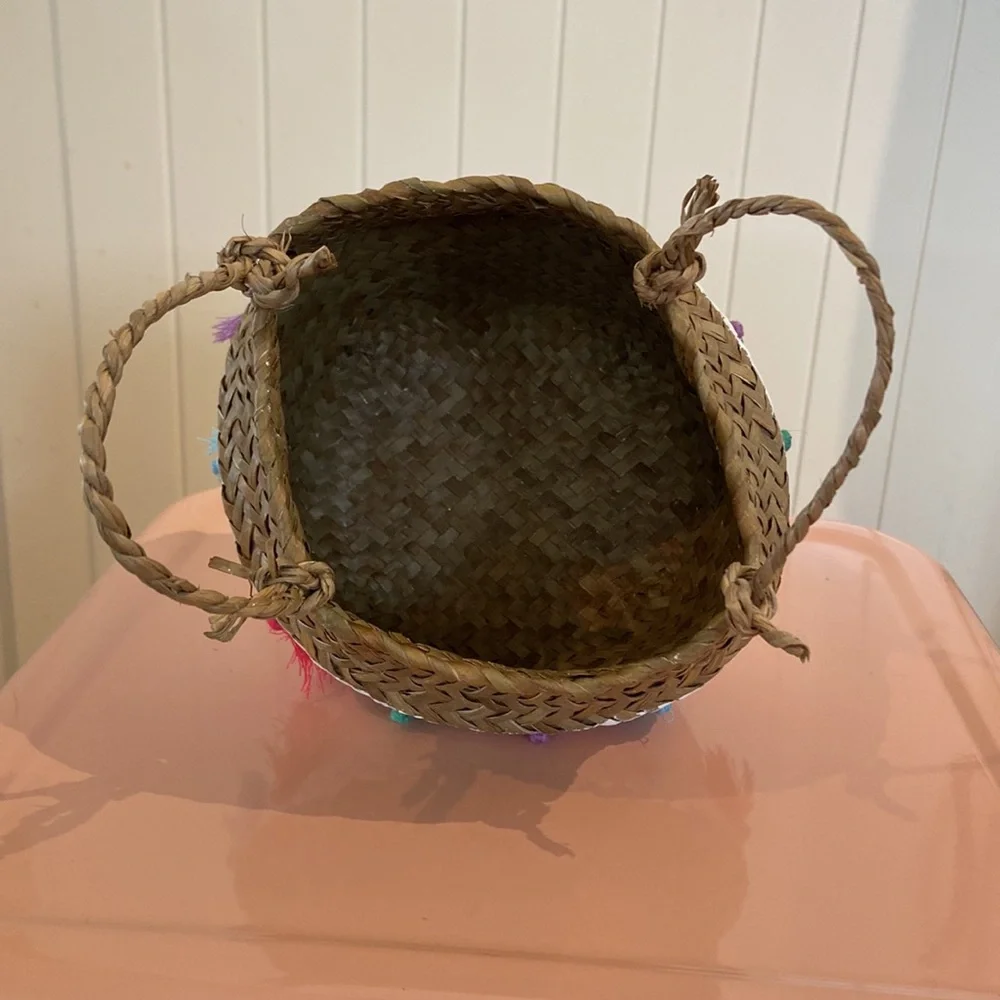 ❤️ LAST CALL Cutest storage basket w/ tassels! - Picture 3 of 3